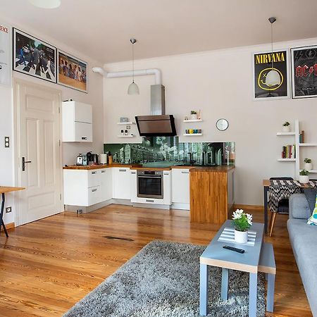 Movie Apartment Jezyce Познань Экстерьер фото
